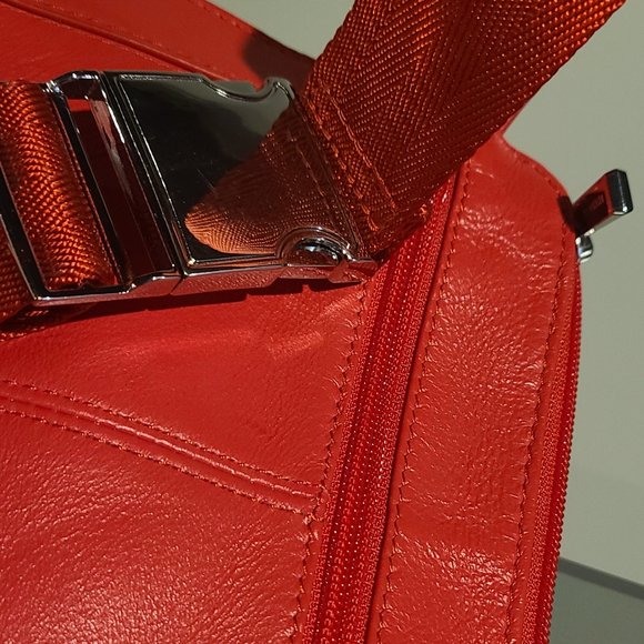 New Genuine Danier leather fanny pack belt bag in vibrant red & silver - Picture 6 of 11